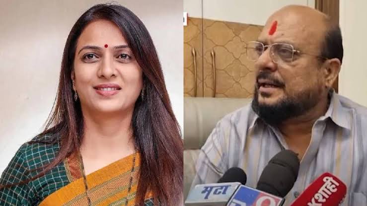 गुलाबराव पाटील यांचा रोहिणी खडसे यांच्यावर हल्लाबोल – "त्या कोणाचा खून करत आहेत?" 1 गुलाबराव पाटील यांचा रोहिणी खडसे यांच्यावर हल्लाबोल – "त्या कोणाचा खून करत आहेत?" जळगाव – जागतिक महिला दिनाच्या निमित्ताने जळगाव महानगरपालिकेच्या वतीने आयोजित कार्यक्रमात शिवसेना (शिंदे गट)चे मंत्री गुलाबराव पाटील यांनी राष्ट्रवादी काँग्रेस (शरद पवार गट)च्या प्रदेशाध्यक्ष रोहिणी खडसे यांच्यावर जोरदार हल्ला चढवला.