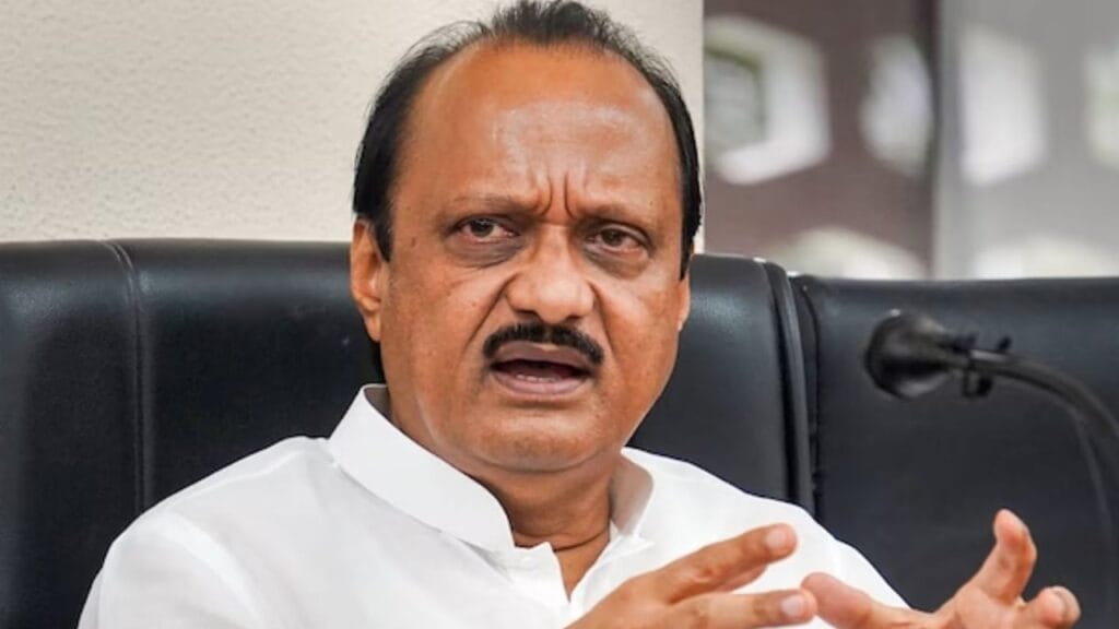बीड जिल्ह्यातील गुन्हेगारीवर अजित पवार यांची परखड प्रतिक्रिया गेल्या काही दिवसांत बीड जिल्ह्यात गुन्हेगारीच्या घटनांमध्ये मोठी वाढ झाली आहे. अनेक ठिकाणी टोळीयुद्धाची प्रकरणे समोर येत असून, सरपंच संतोष देशमुख यांच्या अपहरण आणि हत्येच्या घटनेने राज्यभर खळबळ माजली आहे. या पार्श्वभूमीवर उपमुख्यमंत्री अजित पवार यांनी बीडमध्ये पत्रकारांशी संवाद साधला आणि स्पष्ट भूमिका मांडली.
