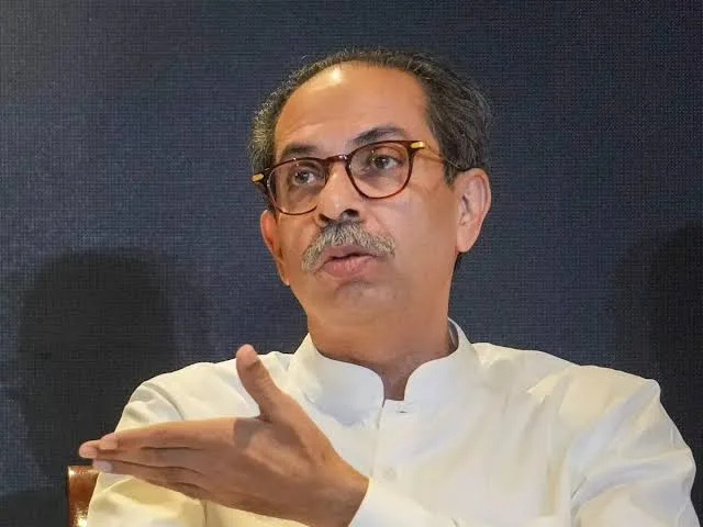 उद्धव ठाकरे यांचा भाजपवर हल्लाबोल – “हिंदू जागा झाला आहे, निवडणुकीत भाजपला फटका बसणार” 1 उद्धव ठाकरे यांचा भाजपवर हल्लाबोल – “हिंदू जागा झाला आहे, निवडणुकीत भाजपला फटका बसणार” वक्फ सुधारणा विधेयकाच्या पार्श्वभूमीवर शिवसेना (ठाकरे गट) प्रमुख उद्धव ठाकरे यांनी भाजपवर जोरदार टीका केली आहे. त्यांनी केंद्र सरकारवर हिंदुत्वाच्या मुद्द्यावरून प्रश्नचिन्ह उपस्थित केले असून, “भाजपने आता मुस्लिमांचे हित जोपासण्याचा प्रयत्न सुरू केला आहे. त्यामुळे हिंदूंनी जागं होण्याची गरज आहे,” असे ते म्हणाले.