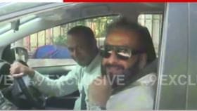 इम्तियाज जलील यांची मातोश्रीवर भेट – राजकीय चर्चा रंगण्याची शक्यता एमआयएमचे नेते आणि माजी खासदार इम्तियाज जलील यांनी आज मुंबईतील मातोश्रीवर जाऊन उद्धव ठाकरे यांची भेट घेण्याची तयारी दर्शवली आहे. सध्या ते मातोश्रीवर पोहोचले असून, दोघांमधील संभाव्य चर्चेमुळे राज्यातील राजकीय वर्तुळात चर्चांना उधाण आलं आहे.