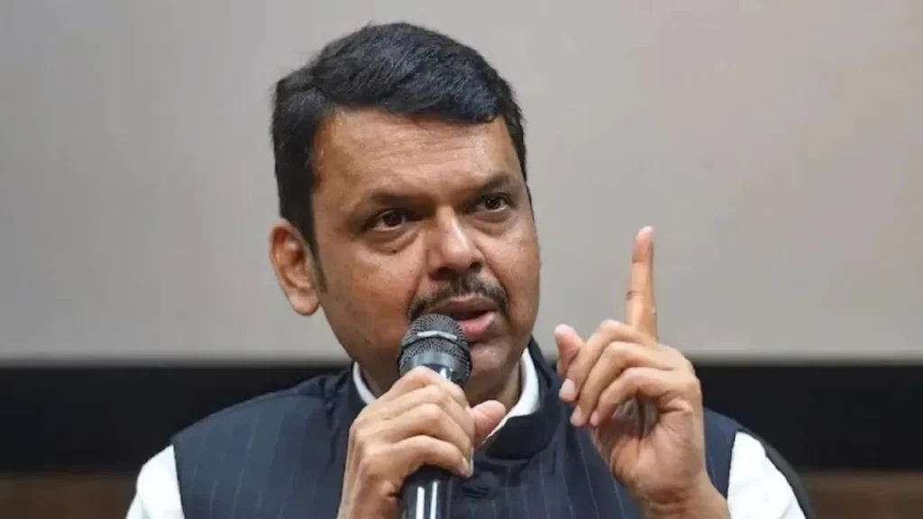 मुख्यमंत्री देवेंद्र फडणवीस यांचे मालेगाव स्फोट प्रकरणातील निकालावर वक्तव्य 1 मुख्यमंत्री देवेंद्र फडणवीस यांचे मालेगाव स्फोट प्रकरणातील निकालावर वक्तव्य मालेगाव स्फोट प्रकरणात १७ वर्षांनी सर्व आरोपींची निर्दोष मुक्तता झाल्यानंतर मुख्यमंत्री देवेंद्र फडणवीस यांनी काँग्रेसवर जोरदार टीका केली आहे. त्यांनी म्हटले की, काँग्रेसने “हिंदू दहशतवाद” हा खोटा आणि मनगटात तयार केलेला कट्टा तयार केला होता, ज्यामुळे हिंदू समाजावर अन्याय झाला. या निकालामुळे या संकल्पनेची पूर्णपणे उधळपट्टी झाली आहे, असे फडणवीस म्हणाले.