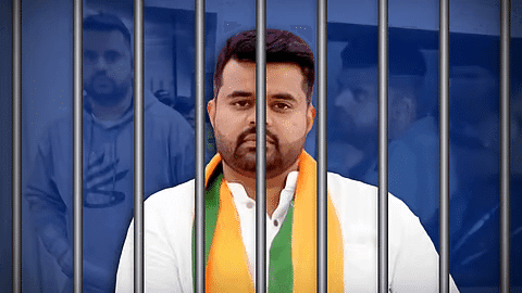 माजी खासदार प्रज्वल रेवण्णाला बलात्कार प्रकरणात जन्मठेपेची शिक्षा माजी पंतप्रधान एच.डी. देवेगौडा यांचे नातू असलेल्या माजी खासदार प्रज्वल रेवण्णाला बलात्कार प्रकरणात जन्मठेपेची शिक्षा सुनावण्यात आली आहे. १ ऑगस्ट २०२५ रोजी हा निकाल देण्यात आला असून रेवण्णा यांच्यावर ११ लाख रुपयांचा दंडही ठोठावण्यात आला आहे. ज्यापैकी ७ लाख रुपये पीडितेला नुकसानभरपाई म्हणून देण्यात येणार आहेत.