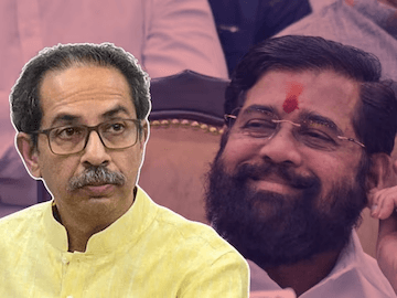 ठाकरे गटाला मोठा धक्का, शिंदे गटाकडून राजकीय खेळी मुंबई महापालिका निवडणुका जसजशा जवळ येत आहेत, तसतसे राजकीय हालचालींना वेग आला आहे. यातच आज एक मोठा झटका उद्धव ठाकरे गटाला बसला. त्यांचा विश्वासू मोहरा – रामदास कांबळे – यांनी थेट मुख्यमंत्री एकनाथ शिंदे यांच्या गटात प्रवेश केला. त्यामुळे मुंबईतील राजकारण पुन्हा ढवळून निघालं आहे.